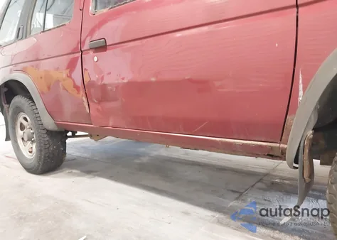 1993 Nissan Pathfinder Xe/Se z USA, uszkodzony, nr VIN JN8HD17YXPW117329